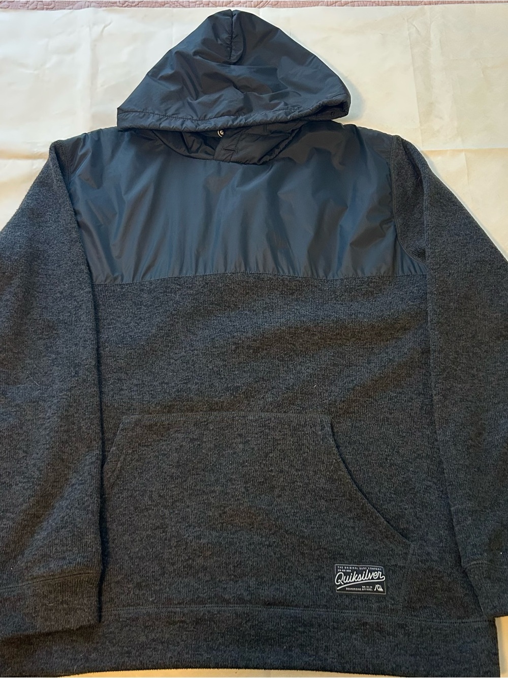 Quiksilver Men's Charcoal Gray Hooded Windbreaker Pullover.Size XL